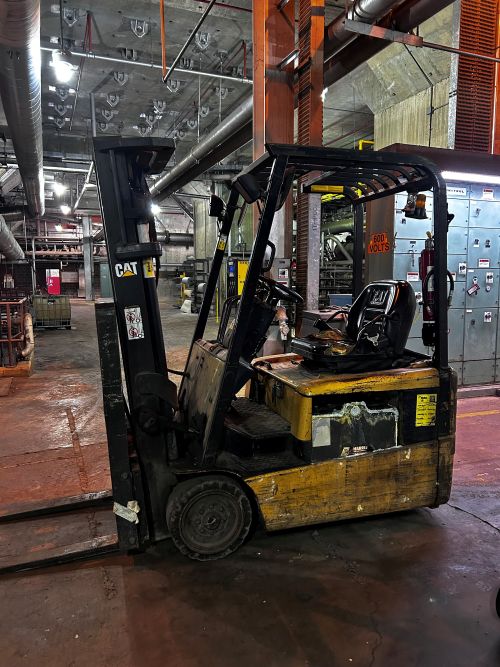 2000 Caterpillar Electric Forklift